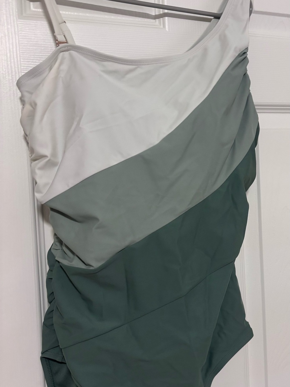Midnight by Carole Hochman White and Sage Green One-Shoulder Swim Top
